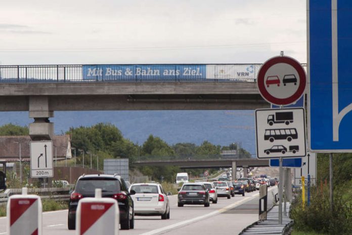 Banner an Brücke (Foto: VRN)