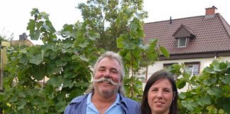Weinlehrpfadführer Karl Hahn und Tochter Sandra (Foto: i-Punkt Edenkoben)