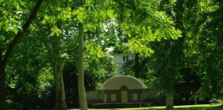 Prima Klima: Der sommerliche Goethepark in Landau. Um ihre Klimaschutzbemühungen zu bündeln, lässt die Stadt bis Frühjahr kommenden Jahres ein neues Klimaschutzkonzept erstellen. (Foto: Stadt Landau in der Pfalz)