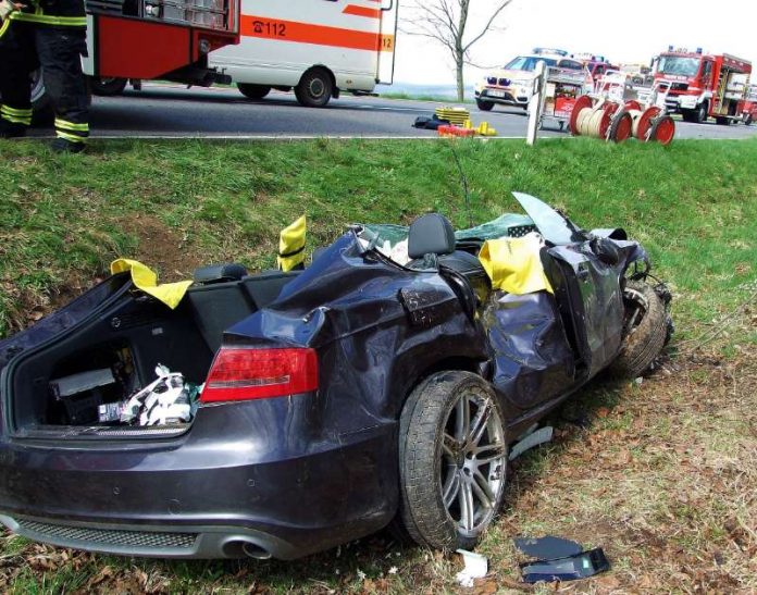 Gemeinsame Alarmierung unter 112, geübte Zusammenarbeit an der Einsatzstelle: Rettungsdienste und Feuerwehren im Neckar-Odenwald-Kreis (Foto: Feuerwehr Buchen)