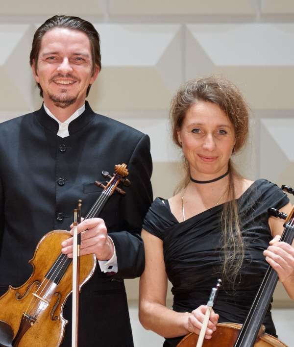 Matthias Metzger (Violine) und Sonja Schröder (Violoncello) (Foto: Jochen Kratschmer)