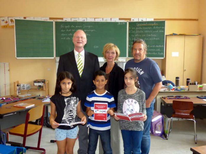Präsentation_Schulbroschüre_170824 Präsentation_Schulbroschüre_