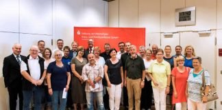Bürgermeisterin Monika Kabs, Landrat Clemens Körner sowie Sparkassenvorstand Klaus Steckmann übergaben Spenden der "Stiftung der ehemaligen Kreis- und Stadtsparkasse Speyer".