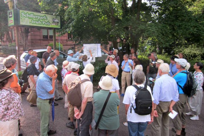 Begeistert vom Landauer Baumbestand: Die Deutsche Dendrologische Gesellschaft (DDG) unternahm eine Exkursion in die südpfälzische Stadt. (Foto: Stadt Landau in der Pfalz)