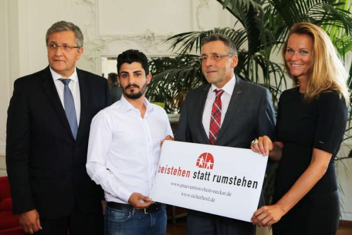 Mehmet Efetürk (2.v.l.) wurde geehrt (Foto: Stadtverwaltung Weinheim)