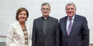 Ministerpräsidentin Malu Dreyer mit Bischof des Bistums Mainz, Professor Dr. Peter Kohlgraf und dem hessischen Ministerpräsidenten Volker Bouffier. (Foto: Staatskanzlei/Torsten Silz)