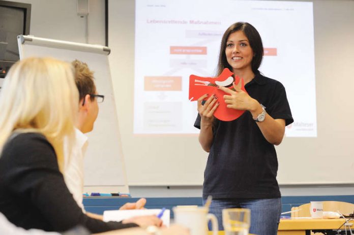 Dozent/in sein bei den Maltesern: eine anspruchsvolle und interessante Tätigkeit (Foto: Malteser Hilfsdienst)