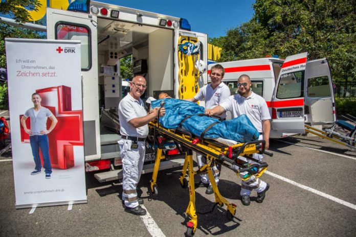 Rettungswagenbesatzung (Foto: Thorsten Sperk Rettungswagenbesatzung (Foto: Thorsten Sperk
