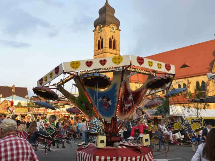 Kerwekarussell in Eisenberg (Foto: Helmut Dell)