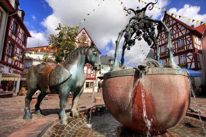 Rossmarkt in Alzey (Foto: Tourist Information Alzeyer Land/Uwe Feuerbach)