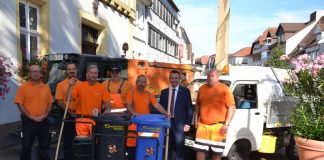 Die Mitarbeiter der Stadtreinigung mit Oberbürgermeister Jörg Albrecht (Foto: Stadtverwaltung Sinsheim)