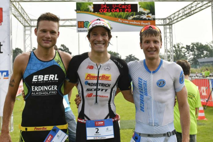 v.l.: Julian Erhardt, Sebastian Kienle und Markus Rolli beim Viernheim Triathlon, BASF Triathlon Cup 2017. (Foto: PIX-Sportfotos)