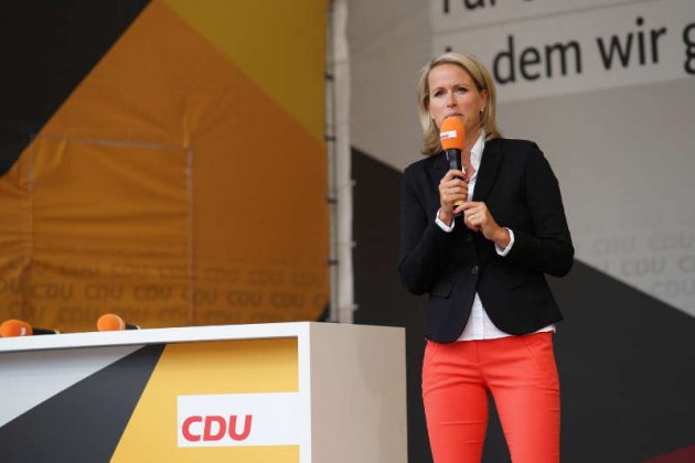 Moderatorin Claudia von Brauchitsch (Foto: Holger Knecht)
