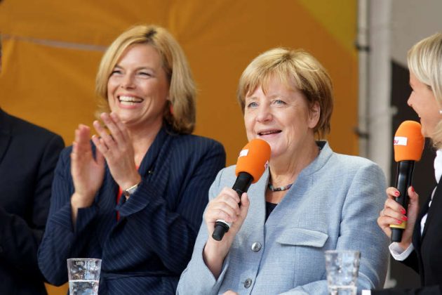 Julia Klöckner und Angela Merkel (Foto: Holger Knecht)