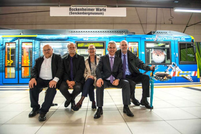 Umbenennung U-Bahn-Haltestelle Bockenheimer Warte: OB Peter Feldmann (2.v.r.) mit (l-r) Stadtrat Klaus Oesterling, Volker Mosbrugger (Direktor Senckenberg Forschungsinstitut), Beate Heraeus (Präsidentin Senckenberg Gesellschaft) und Thomas Wissgott (VGF) (Foto: Heike Lyding) Umbenennung U-Bahn-Haltestelle Bockenheimer Warte: OB Peter Feldmann (2.v.r.) mit (l-r) Stadtrat Klaus Oesterling, Volker Mosbrugger (Direktor Senckenberg Forschungsinstitut), Beate Heraeus (Präsidentin Senckenberg Gesellschaft) und Thomas Wissgott (VGF) (Foto: Heike Lyding)