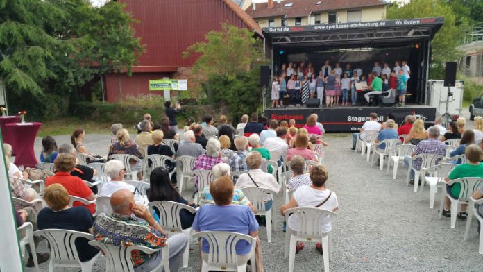 Im vergangenen Jahr fand die Premiere der „Abendmusik“ auf der Wald-Michelbacher Hofwiese statt. Dieses Jahr zieht die Veran- staltung in den Lokschuppen am ehemaligen Bahnhof in Unter-Waldmichelbach um und stellt auch inhaltlich einen Bezug zum Thema Kino her. (Foto: ZKÜ)