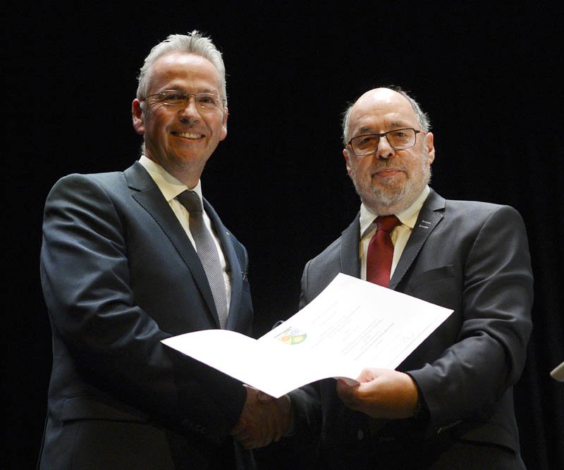 Vereidigung von Rainer Guth (links) durch seinen Vorgänger Winfried Werner zum Landrat (Foto: Helmut Dell)