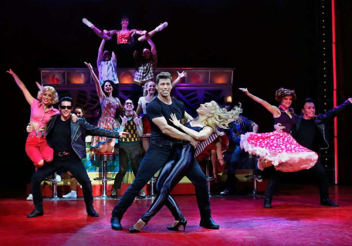 Szene aus GREASE (Foto: Herbert Schulz) Szene aus GREASE (Foto: Herbert Schulz)