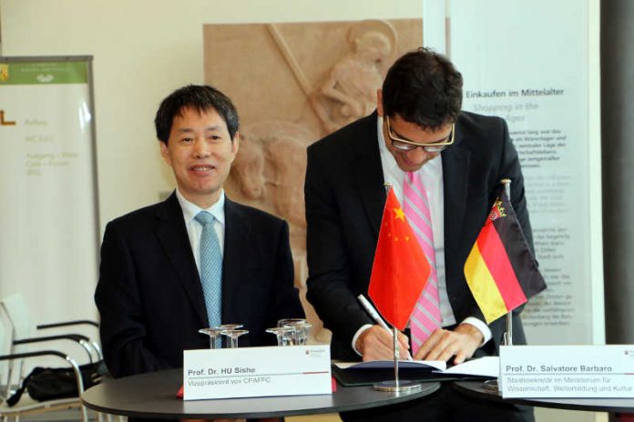 Hu Shishe und Salvatore Barbaro