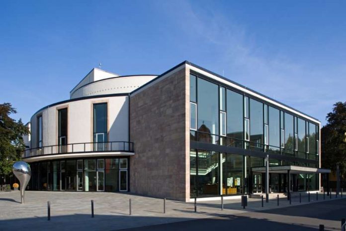 Bei den rund 90-minütigen Erkundungstouren erwartet die Teilnehmer unter anderem ein spannender Einblick in den Theaterbau (Foto: Bernward Bertram) Bei den rund 90-minütigen Erkundungstouren erwartet die Teilnehmer unter anderem ein spannender Einblick in den Theaterbau (Foto: Bernward Bertram)