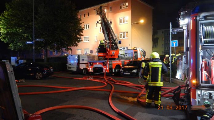 Vier Personen wurden gerettet. Es entstand ein Schaden von 150.000 Euro (Foto: Feuerwehr Frankfurt)