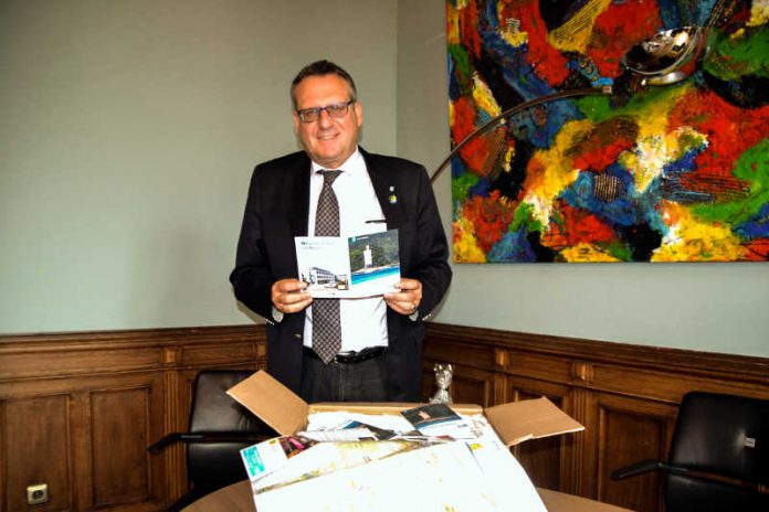 OB stellt Neubürgerbroschüre vor OB stellt Neubürgerbroschüre vor