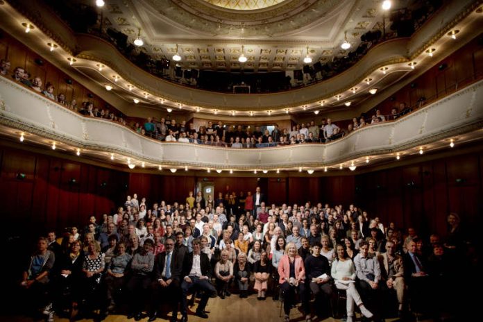 Mitarbeiter/Innen im Alten Saal Theater Heidelberg anlässlich der Spielzeiteröffnung 2017|18 (Foto: Sebastian Bühler)