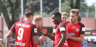 SVWW-Jubel in Braunschweig (v. l.): Manuel Schäffler, Patrick Funk, Dreifach-Torschütze Agyemang Diawusie, Robert Andrich und Dominik Nothnagel (Foto: Severing)