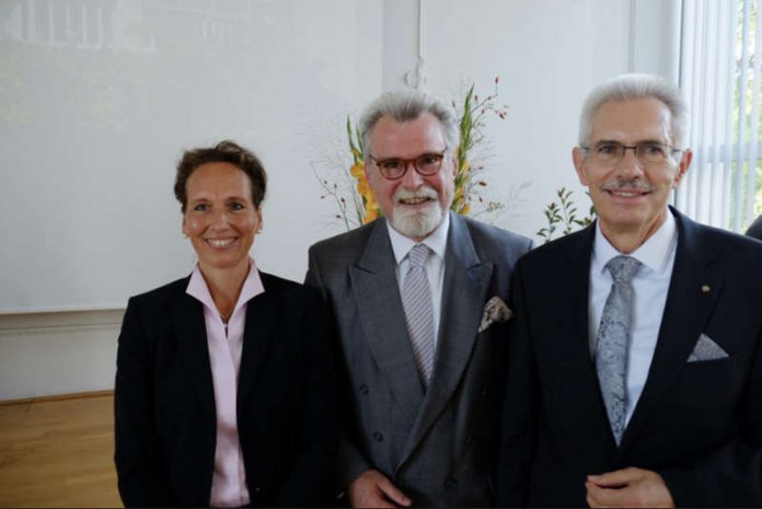 v.l.: Angelika Möhlig, Justizminister Herbert Mertin und Dr. Detlef Winter. (Foto: Staatsanwaltschaft Landau)