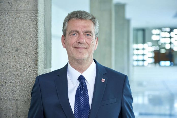 Der Hessische Finanzstaatssekretär Dr. Martin Worms. (Foto: Frank Widmann) Der Hessische Finanzstaatssekretär Dr. Martin Worms. (Foto: Frank Widmann)