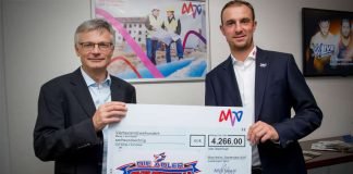 Dr. Georg Müller, Vorstandsvorsitzender der MVV (li.), und Daniel Hopp, Geschäftsführer der Adler (Foto: AS-Sportfoto / Sörli Binder)