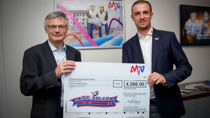 Dr. Georg Müller, Vorstandsvorsitzender der MVV (li.), und Daniel Hopp, Geschäftsführer der Adler (Foto: AS-Sportfoto / Sörli Binder) Dr. Georg Müller, Vorstandsvorsitzender der MVV (li.), und Daniel Hopp, Geschäftsführer der Adler (Foto: AS-Sportfoto / Sörli Binder)