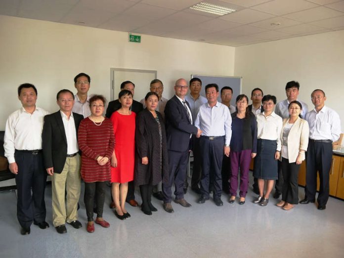 Landkreis Darmstadt-Dieburg Die Delegation aus der Provinz Qinghai mit Revisionsamtsleiter Patrick Nickel (Foto: Kreisverwaltung Darmstadt-Dieburg)