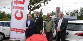 v.l.n.r. Oberbürgermeister Ralf Claus, Udo Mielke, Geschäftsführer book-n-drive, Georg-Leufen-Verkoyen, städtischer Klimaschutzmanager und Wolfgang Hammermeister, Geschäftsführer RNN. (Foto: Stadtverwaltung Ingelheim)