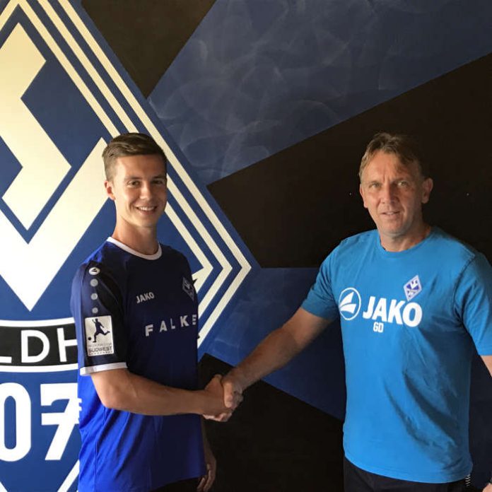 Jesse Weippert und Cheftrainer Gerd Dais (Foto: SV Waldhof)