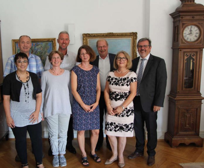 Gruppenbild im Dienstzimmer des Oberbürgermeisters (Foto: Stadtverwaltung Speyer)