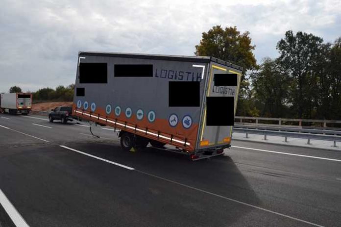Der Fahrer bemerkte erst nach 2 km den Unfall Der Fahrer bemerkte erst nach 2 km den Unfall