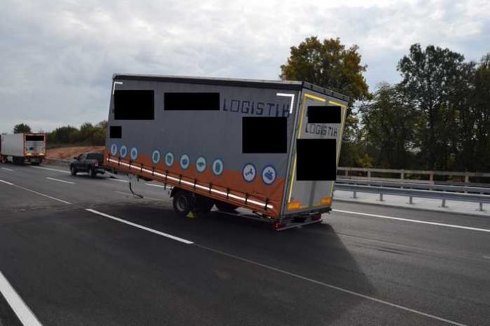 Der Fahrer bemerkte erst nach 2 km den Unfall