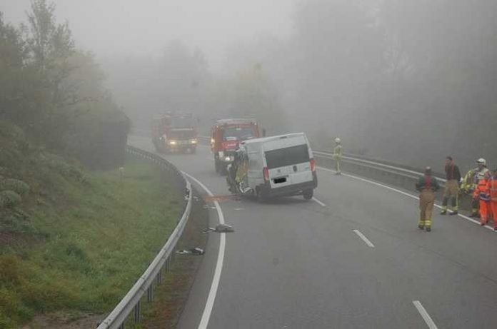 Unfallbeteiligter Transporter B48 Winnweiler