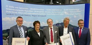 Lothar Vorbeck (Georg & Otto Friedrich GmbH), Brigitte Zypries, Roland Merz (Roland Merz Ersatzteil-Manufaktur), Bernd Pullmann (Golf Sport Park Groß-Zimmern) und Landrat Klaus Peter Schellhaas (Foto: Landkreis Darmstadt-Dieburg)