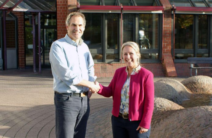 Setzen auf gute Zusammenarbeit: Landrätin Dr. Susanne Ganster und Landrat Dietmar Seefeldt. (Kreisverwaltung Südwestpfalz) Setzen auf gute Zusammenarbeit: Landrätin Dr. Susanne Ganster und Landrat Dietmar Seefeldt. (Kreisverwaltung Südwestpfalz)
