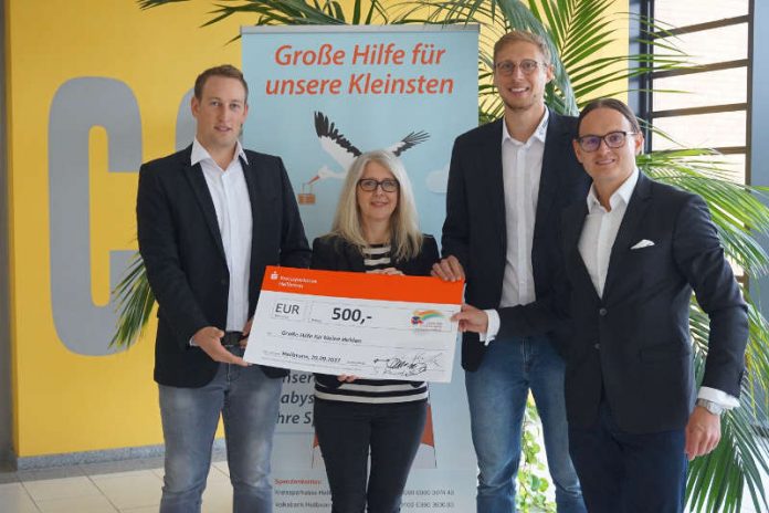 SRVgg Sinsheim Spendenübergabe, v.l. Stefan Werner, Kathrin Heller, Sebastian Reichert, Olaf Hautzinger (Foto: bfv) SRVgg Sinsheim Spendenübergabe, v.l. Stefan Werner, Kathrin Heller, Sebastian Reichert, Olaf Hautzinger (Foto: bfv)
