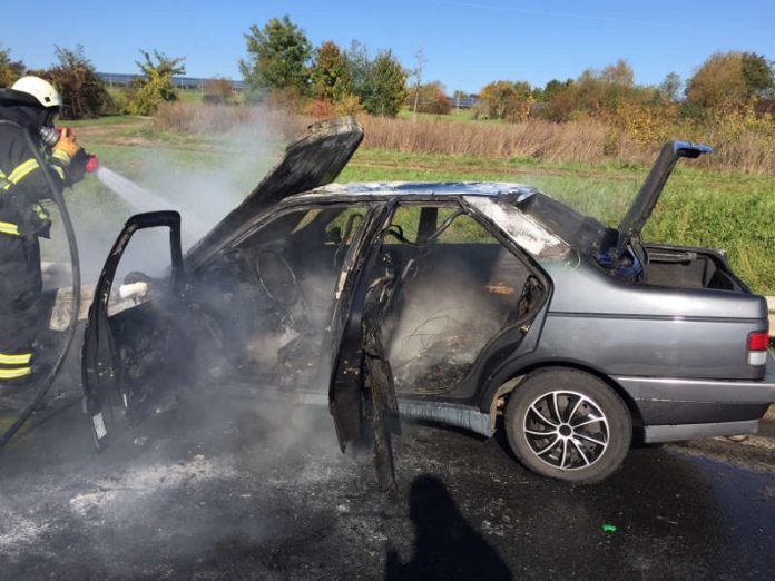 Ausgebrannter PKW (Foto: Polizei RLP)