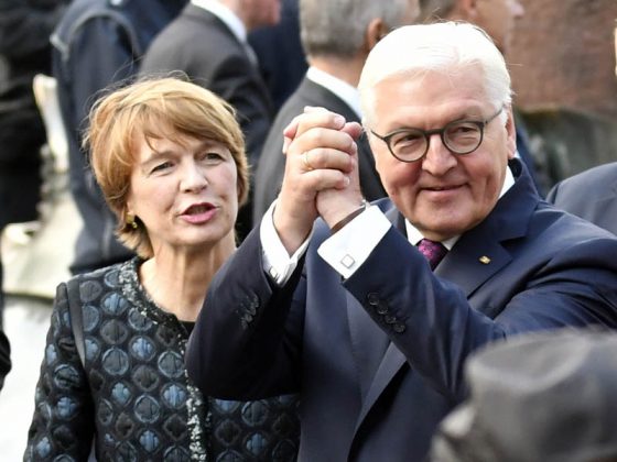 Bundespräsident Frank Walter Steinmeier nebst Gattin Elke Büdenbender beim Bad in der Menge. (Foto: Helmut Dell)