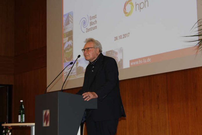 Oskar Negt bei seinem Vortrag (Foto: Hochschule Ludwigshafen) Oskar Negt bei seinem Vortrag (Foto: Hochschule Ludwigshafen)