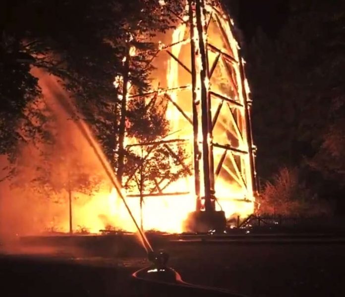 Der brennende Goetheturm (Screenshot Video, Quelle: Feuerwehr Frankfurt)