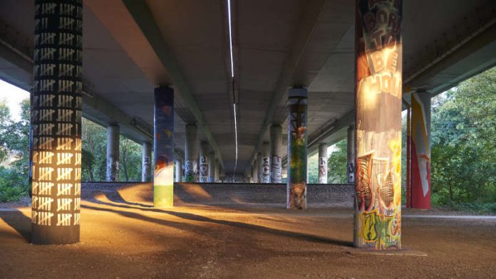 Graffiti-Galerie des GrünGürtels unter der A 66 (Foto: Stefan Cop / Umweltamt Stadt Frankfurt) Graffiti-Galerie des GrünGürtels unter der A 66 (Foto: Stefan Cop / Umweltamt Stadt Frankfurt)