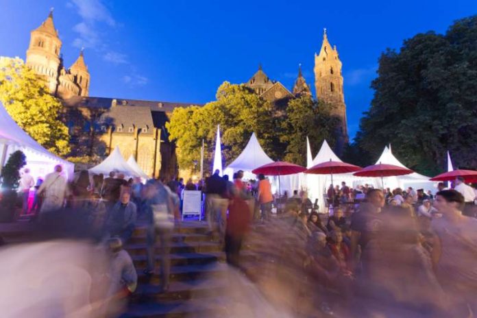 Wormser Domvorplatz (Foto: Bernward Bertram)