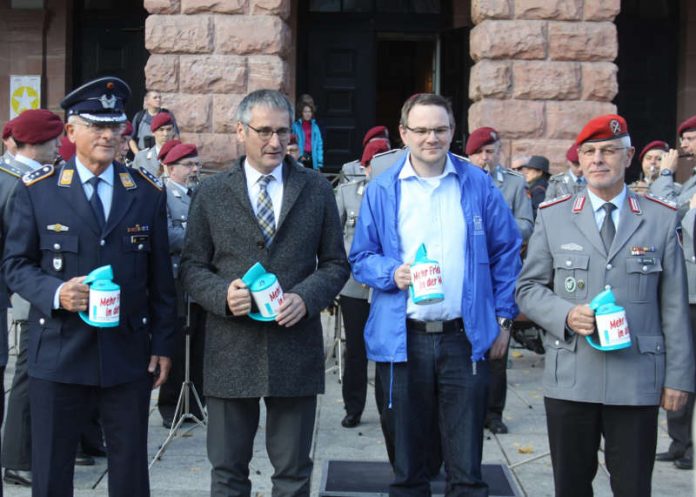 Oberst a.D. Sauer, Landtagspräsident Hering, Landesvorsitzender der VDK Haller, Kommandeur des Landeskommandos RP Oberst Mattes (v.l.n.r.) (Quelle: Landeskommando Rheinland-Pfalz)