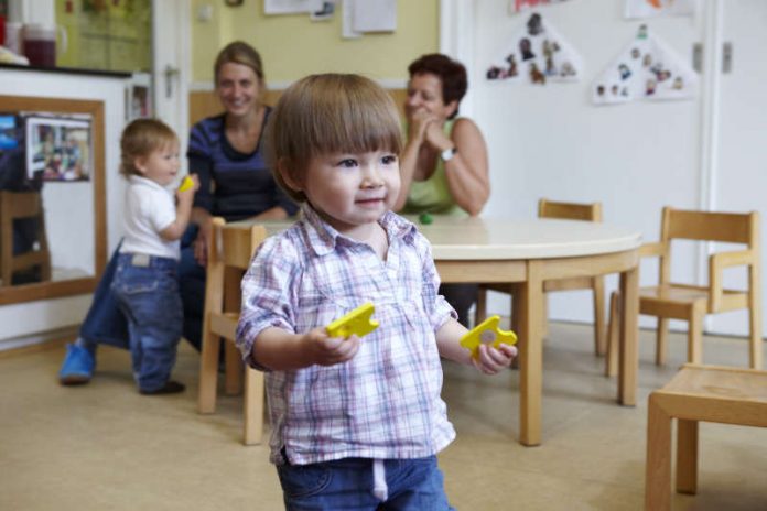 Kleinkind in der U3-Kinderbetreuung (Foto: Wolfgang Uhlig)
